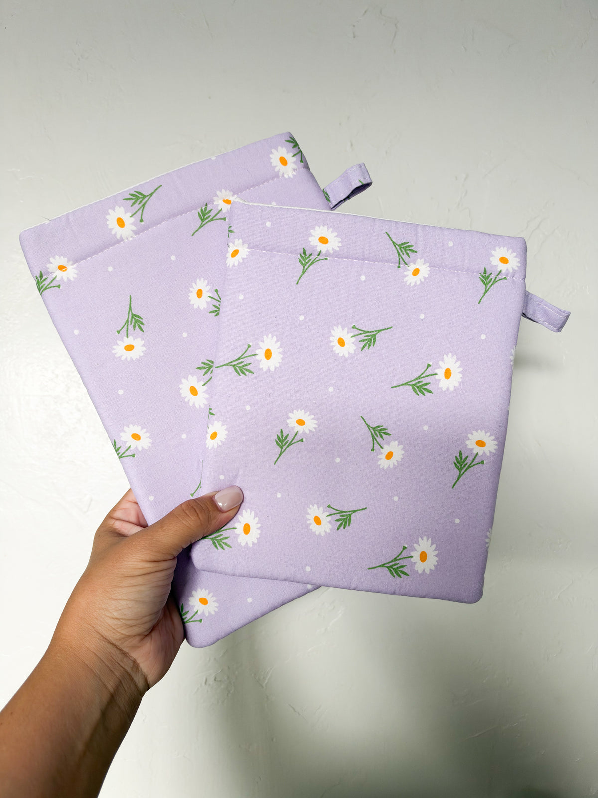 White Daisy Booksleeve