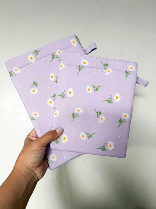 White Daisy Booksleeve